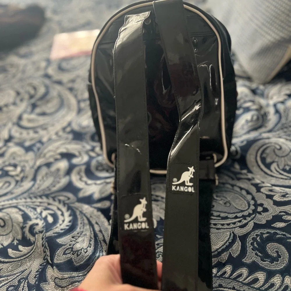 Rare vintage Kangol black patent leather 90’s backpack. Very good condition - Picture 4 of 4